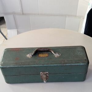 Vintage  Walton Products Inc Green Metal Tackle Tool Utility Box Roomy Sturdy